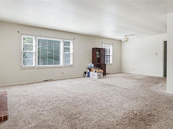 5th image of 2321 Killarney Dr