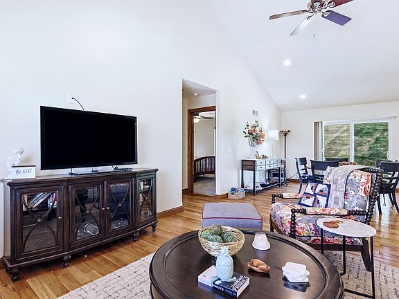 5th image of 3349 Peach Tree Ln