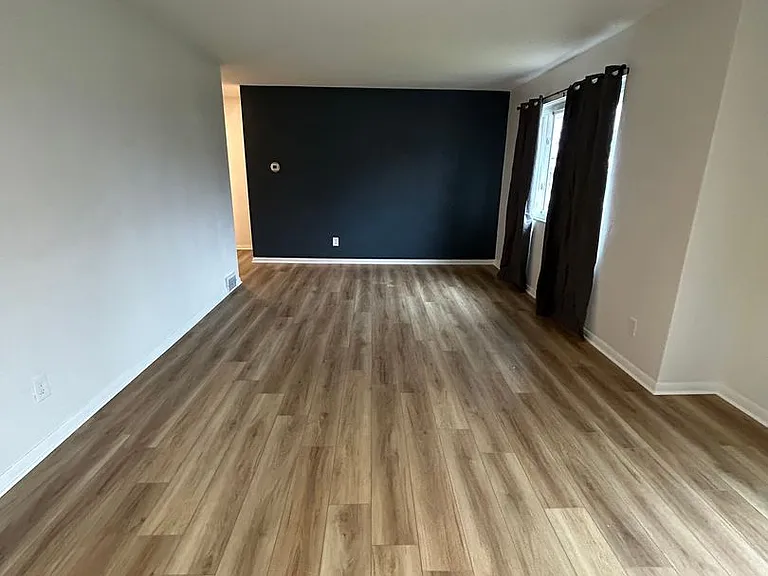 506 Crescent Boulevard Ext — Photo 8