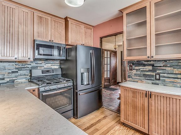 5th image of 144 Orchard Ave