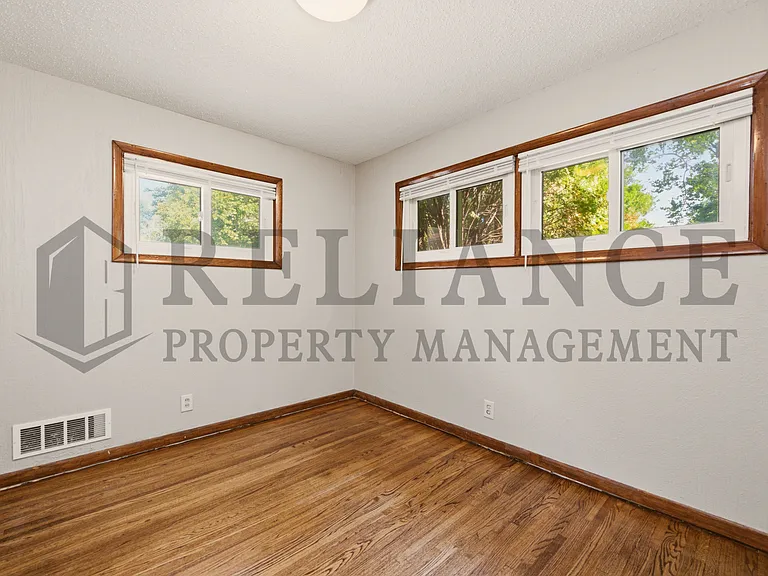 9923 W Binter Ln — Photo 35