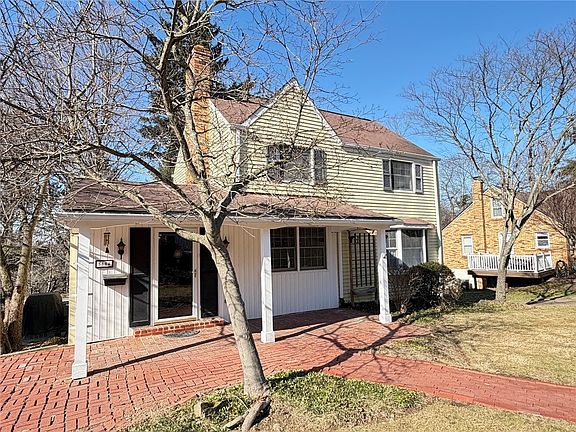 3rd image of 5684 Valleyview Dr
