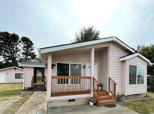 525 Lakeview Dr, Crescent City, CA 95531