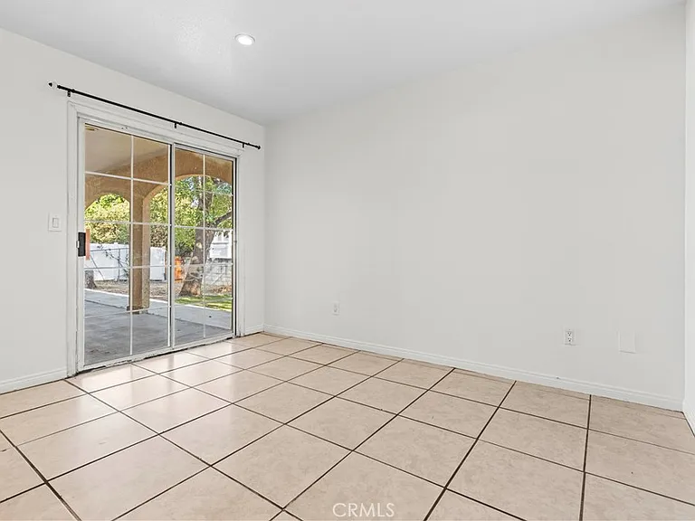 10127 Finch Ave — Photo 11