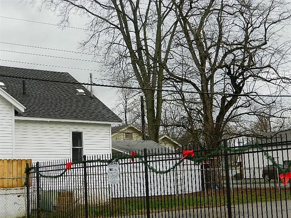 4th image of 1721 Barney Ave
