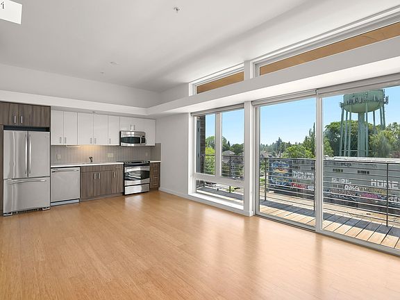 3rd image of 1455 N Killingsworth St APT 413