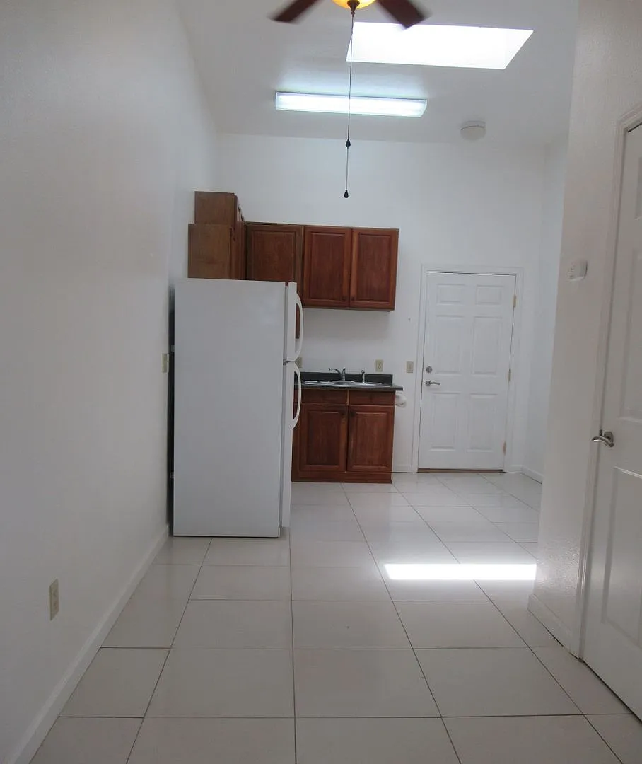 132 W. Sycamore St. — Photo 3