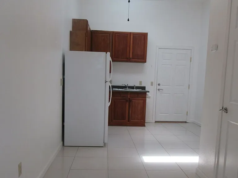 132 W. Sycamore St. — Photo 3