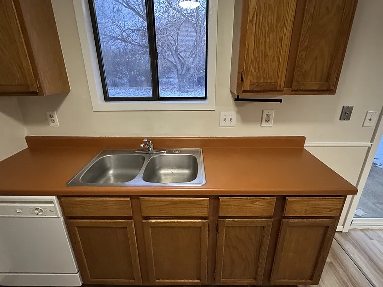 110 N Yellowstone Ave — Photo 7