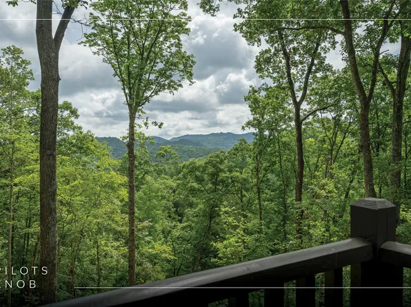 364 Bridgestone Drive, Glenville, NC 28736
