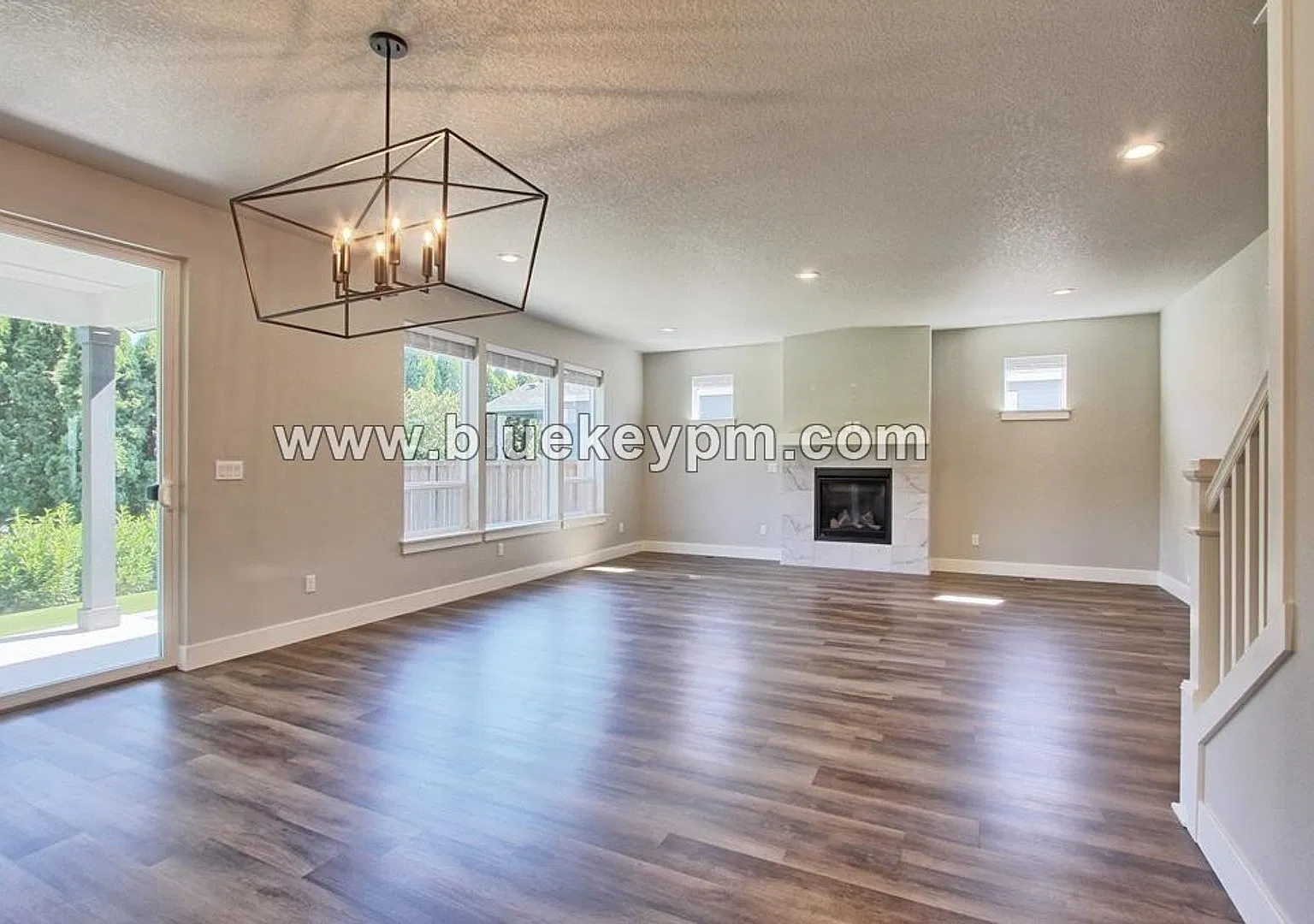 4 Bed, 3 Bath Home in Walnut Grove Near Andresen and 78th Street — Photo 4