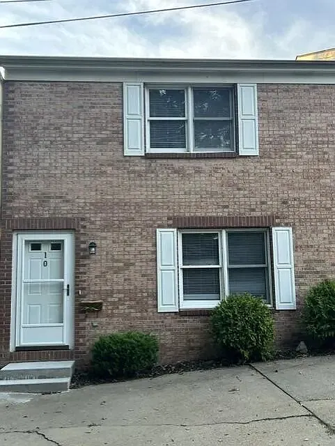10 Walden Ave