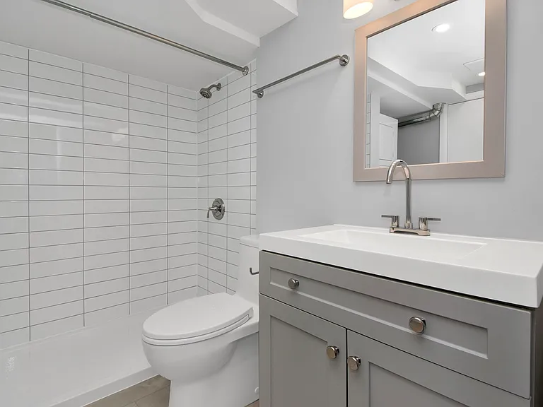 868 Maplewood Ave #2 — Photo 15