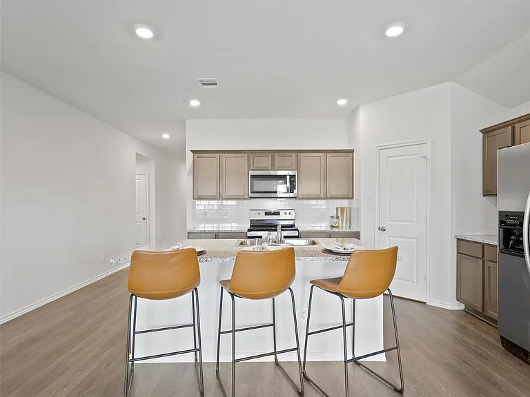 6113 Bracken Dr — Photo 6