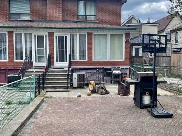 40 Bellevue Ave, Toronto, ON M5T 2N4