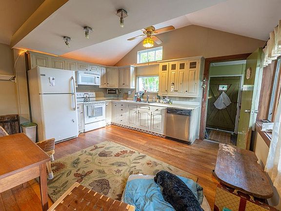 3rd image of 126 Willow St