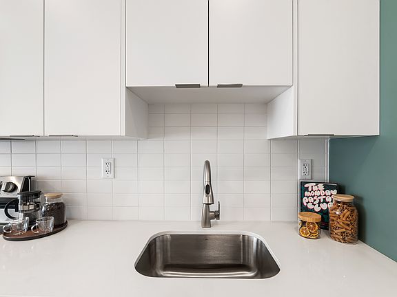 5th image of 10 Kenton Way #1558362