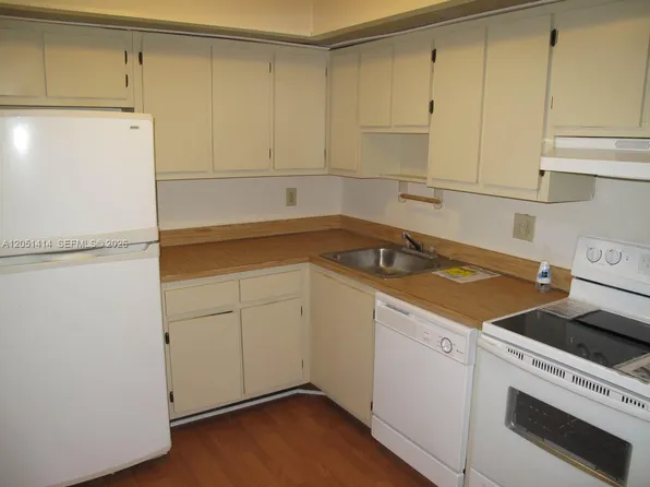 9632 S Belfort Cir #204, Fort Lauderdale, FL 33321
