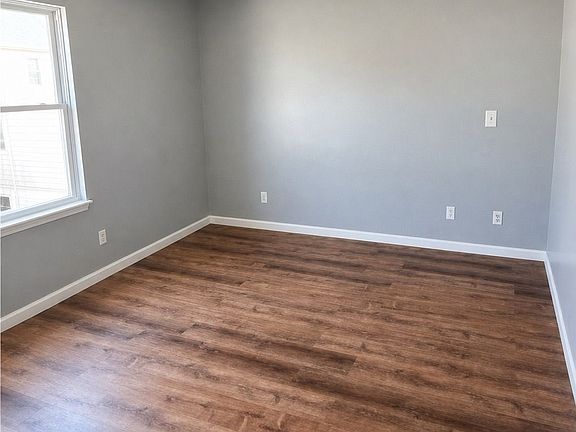 4th image of 488 S 19th St Floor 2
