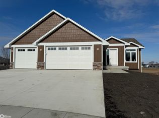 1013 Nash Ct, Clear Lake, IA 50428