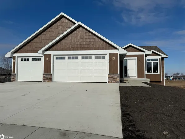 1013 Nash Ct, Clear Lake, IA 50428