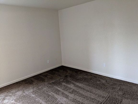 5th image of 100 E Oak St #1