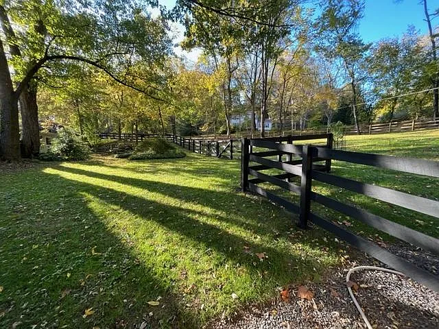 625 Royal Manor Rd #B — Photo 29