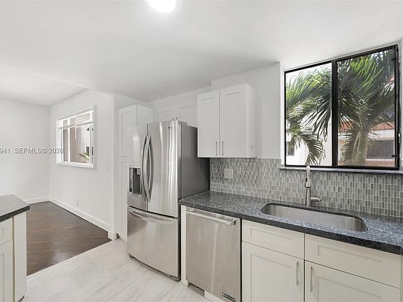 3rd image of 1401 NE 9th St APT 26