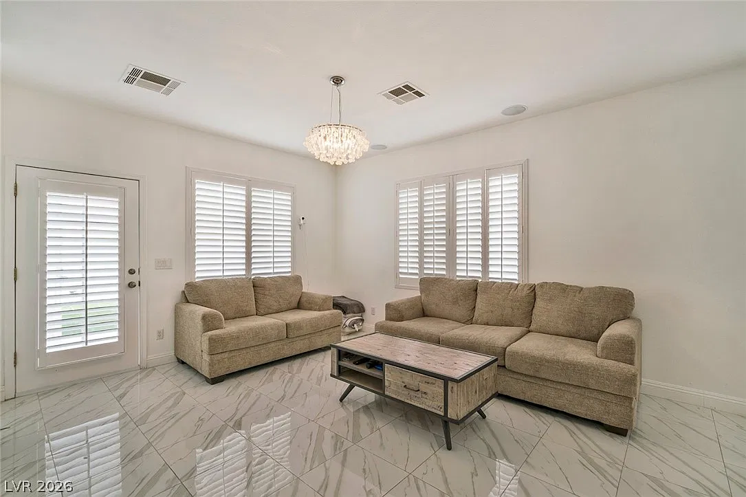 4 bed, 2.0 bath, 1677 sqft, $2,495 — Photo 4