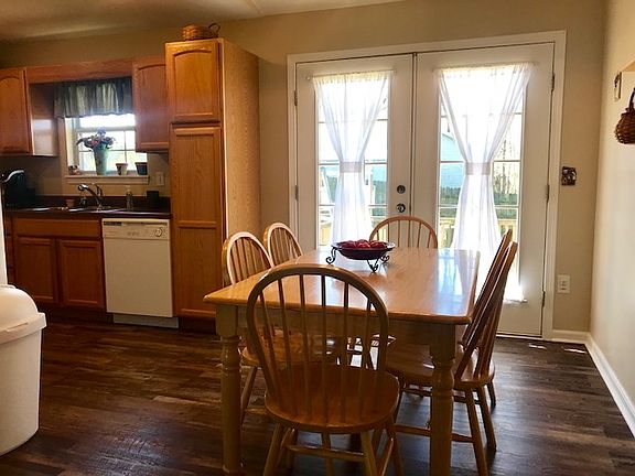 4th image of 648 W Ironsides Dr