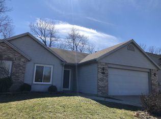 9205 Whispering Woods Dr, Fort Wayne, IN 46804