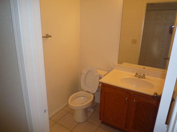 1/2 Bathroom