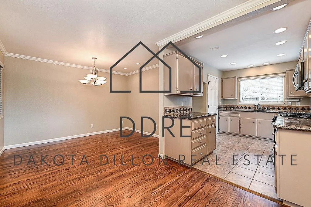 4 bed, 2.5 bath, 1720 sqft, $3,295 — Photo 3
