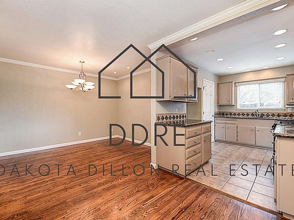 3rd image of 2508 Willowdale Dr
