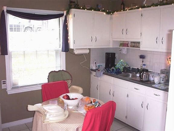 4th image of 2771 Derwent Dr SW