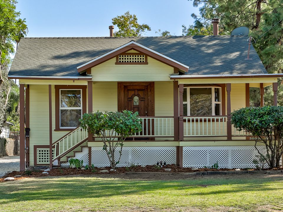 Charming Vintage Bungalow Near Redlands Community Hospital