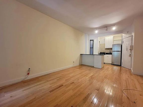 3rd image of 515 E 81st St #3X