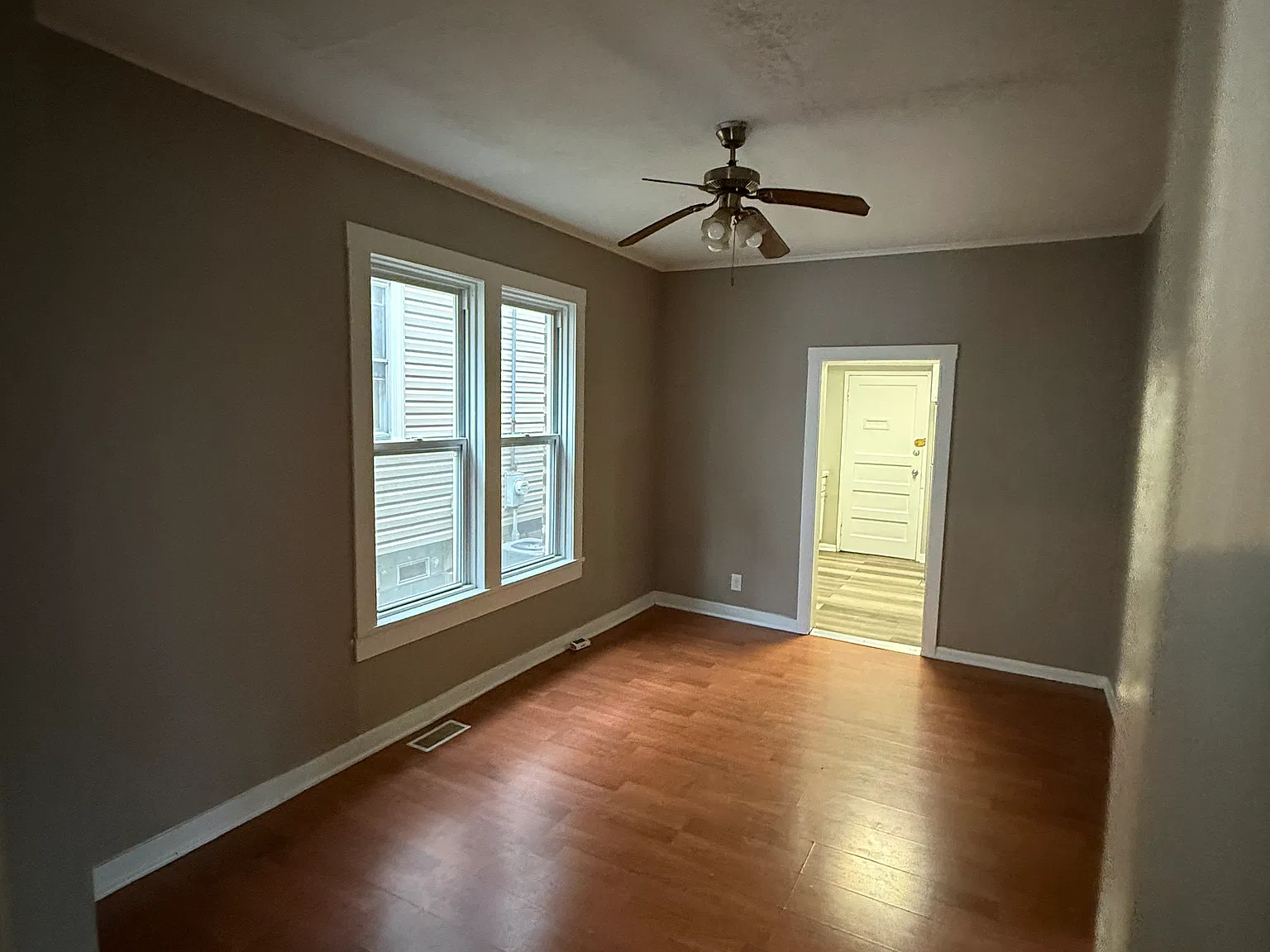 3 bed, 1030 sqft, $1,650 — Photo 3