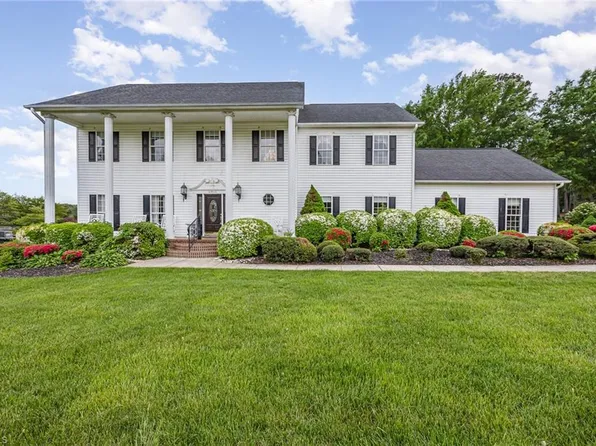 3908 Hickory Meadow Rd, Greensboro, NC 27406