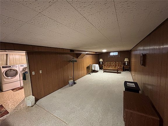 4th image of 416 Mountain View Ln