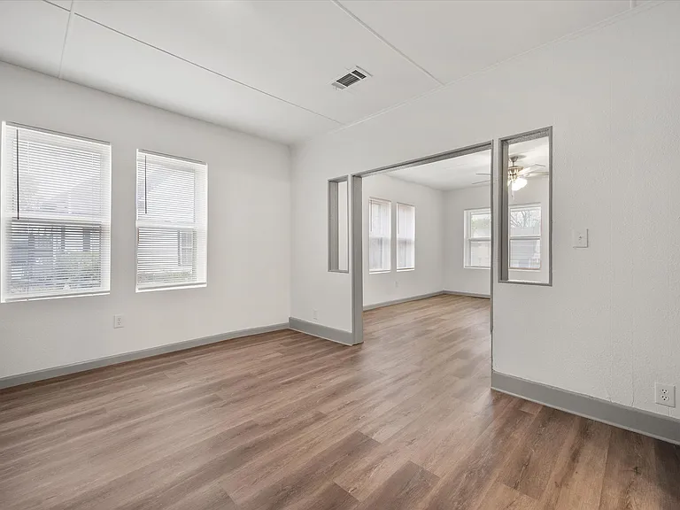 2207 Prairie Ave — Photo 24
