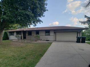 10649 Vessey Rd, Bloomington, MN 55437