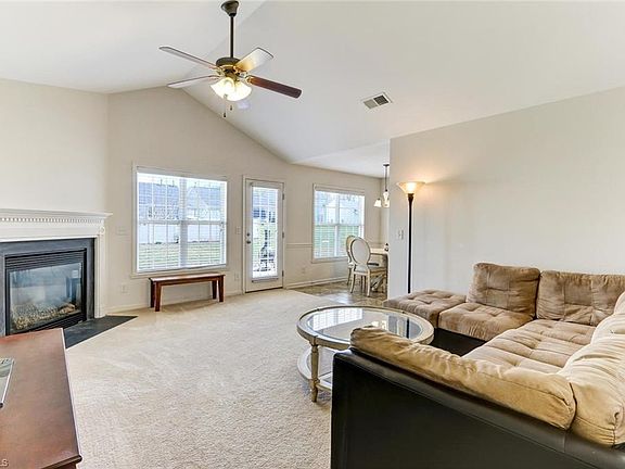 3rd image of 1520 Hamilton Hills Dr