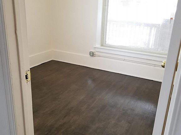 4th image of 3201 Starr St