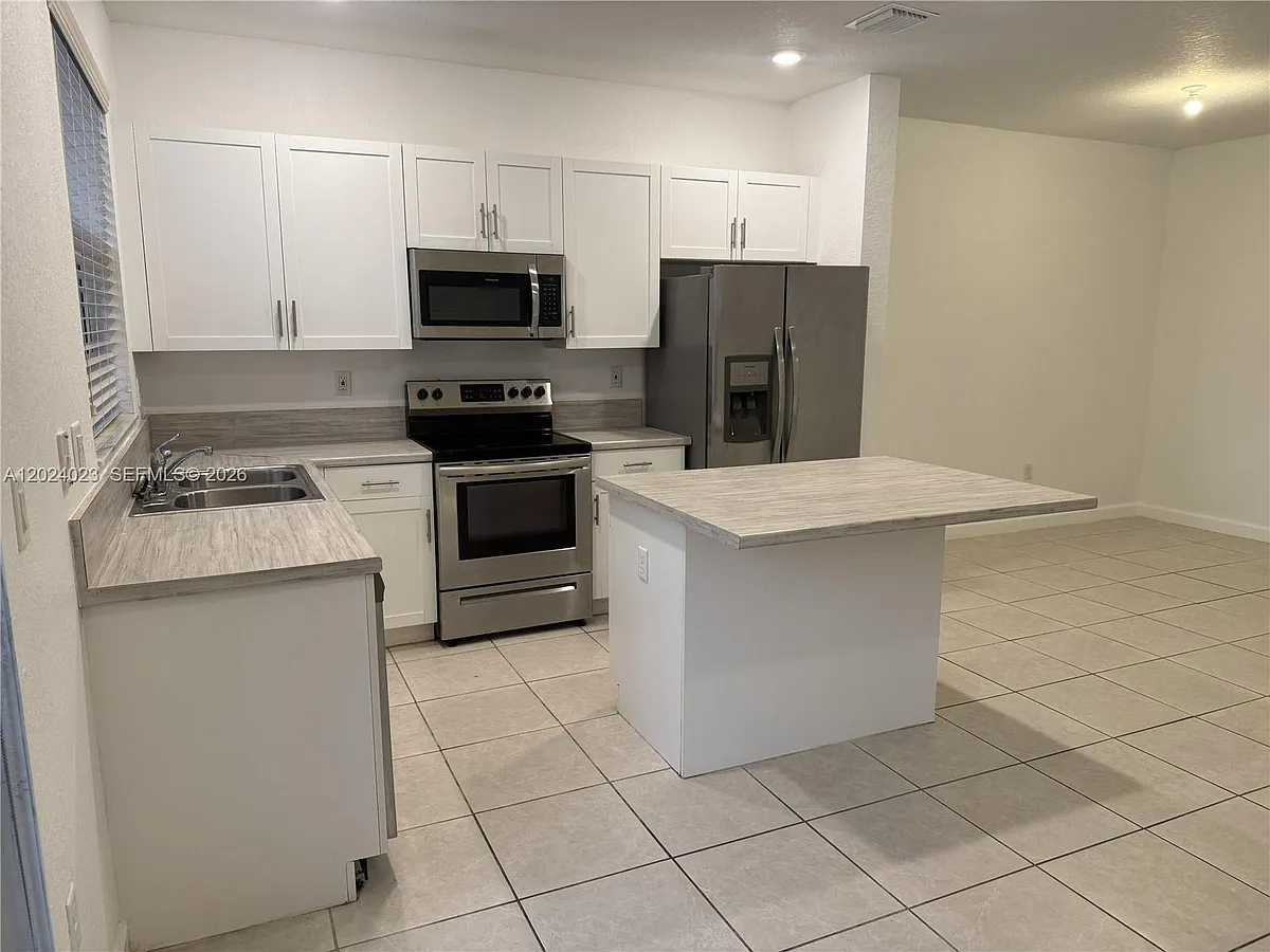 Building Photo - 2731 SE 15th St #2731