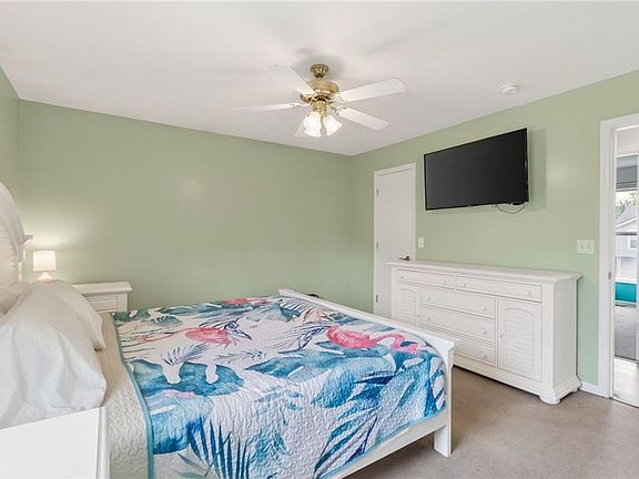 4th image of 810 Pine Crest Ave