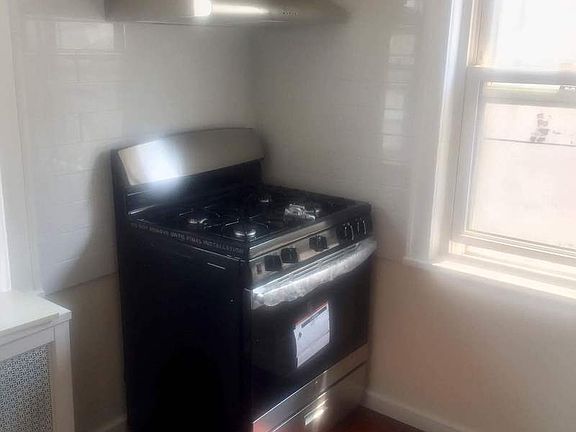3rd image of 2113 30th Ave APT 2