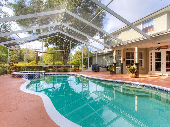 Oversized Pool Lanai