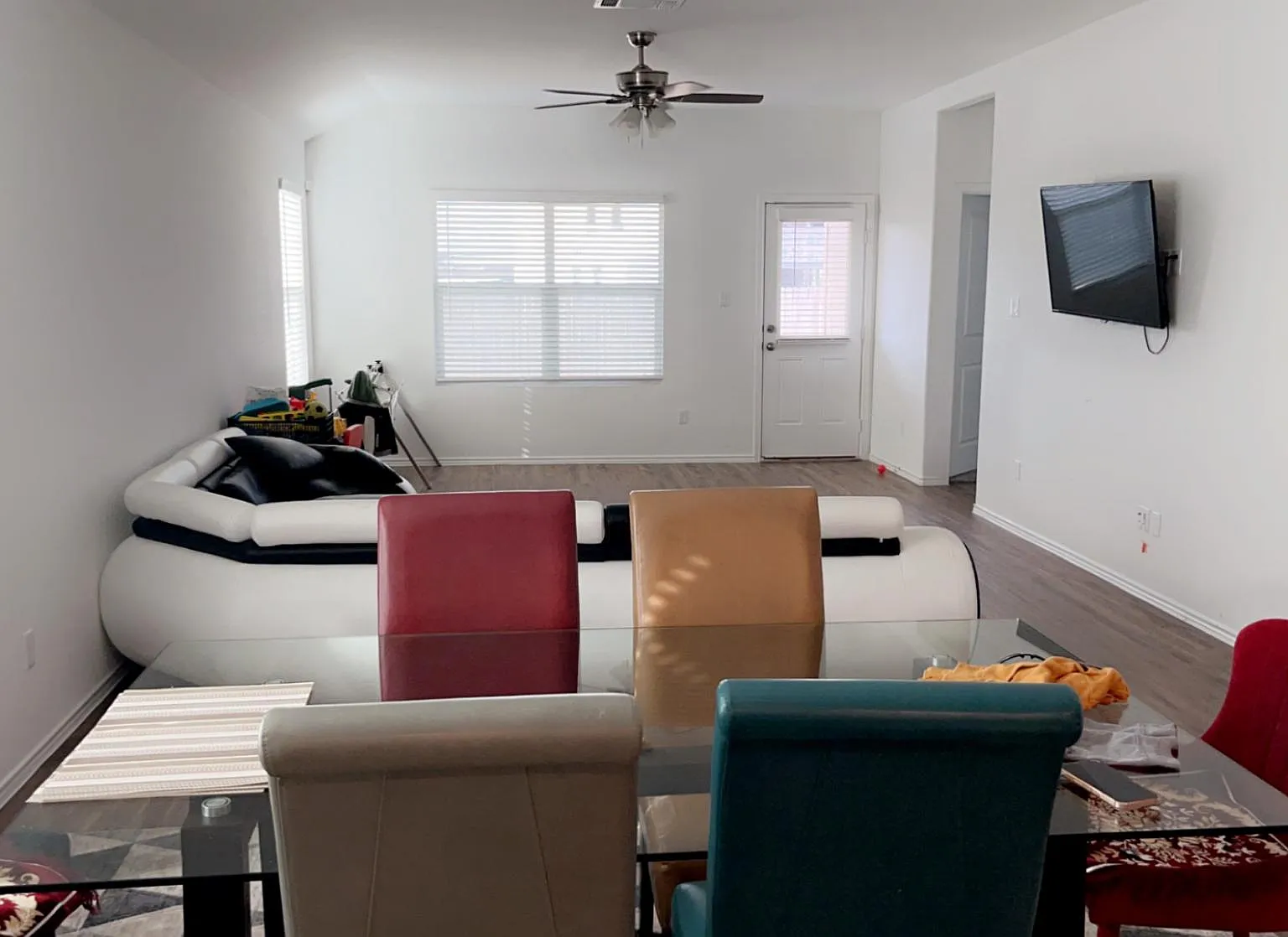 4 bed, 2060 sqft, $2,350 — Photo 2