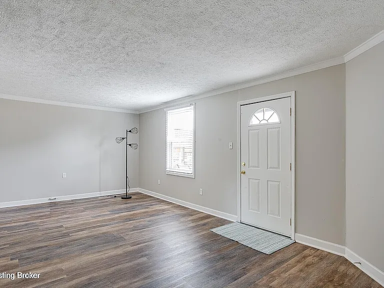 9606 El Prado St — Photo 7